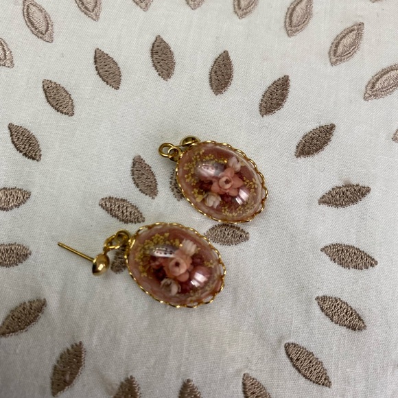 Dry flowered earrings and pin. - Picture 4 of 5